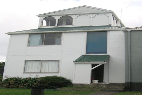 Photo of property in 114 Akaroa Drive, Maupuia, Wellington, 6022