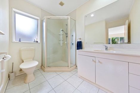 Photo of property in 114 Golfland Drive, Golflands, Auckland, 2013