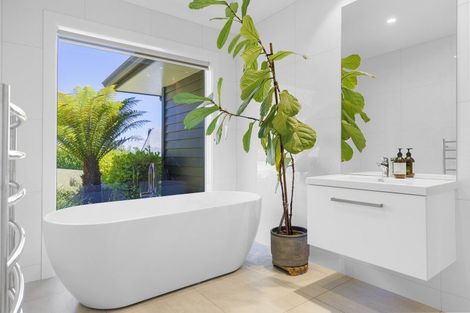 Photo of property in 35 Locheagles Rise, Kinloch, Taupo, 3377