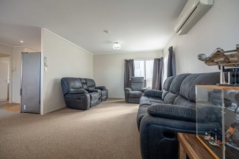 Photo of property in 1/13 Madigan Place, Glendene, Auckland, 0602
