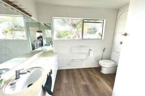 Photo of property in 76 Onewa Road, Northcote Point, Auckland, 0627