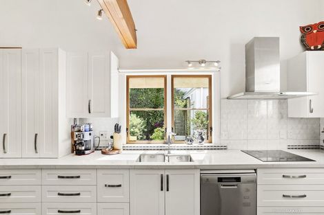 Photo of property in 11 Guildford Terrace, Thorndon, Wellington, 6011