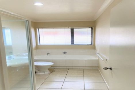 Photo of property in 16 Old Park Place, Takanini, 2112