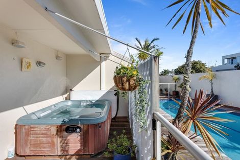 Photo of property in 8 Caversham Drive, Torbay, Auckland, 0630