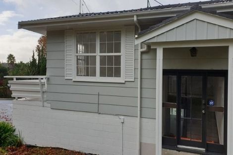 Photo of property in 14 Easton Park Parade, Glenfield, Auckland, 0629