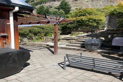 Photo of property in 5 Moss Lane, Sunshine Bay, Queenstown, 9300