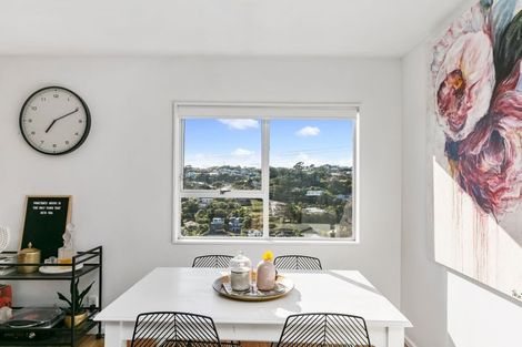 Photo of property in 8 Innes Way, Newlands, Wellington, 6037