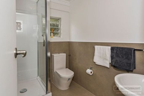 Photo of property in 2/240 Forrest Hill Road, Forrest Hill, Auckland, 0620