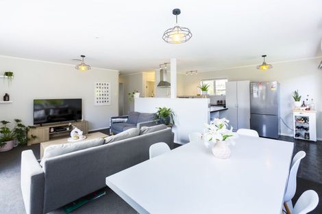 Photo of property in 63 Norana Road, Timberlea, Upper Hutt, 5018