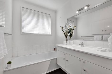 Photo of property in 22 Nevada Drive, Merrilands, New Plymouth, 4312