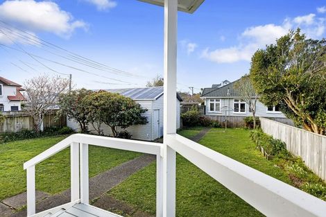 Photo of property in 33 Firth Terrace, Karori, Wellington, 6012