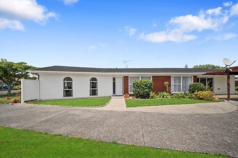 Photo of property in 10 Alf Walker Place, Papakura, 2110