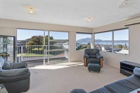 Photo of property in 7 Reeves Road, Acacia Bay, Taupo, 3330
