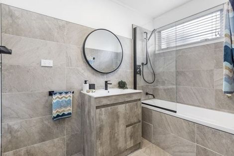 Photo of property in 4/24 Dawnhaven Drive, Te Atatu Peninsula, Auckland, 0610