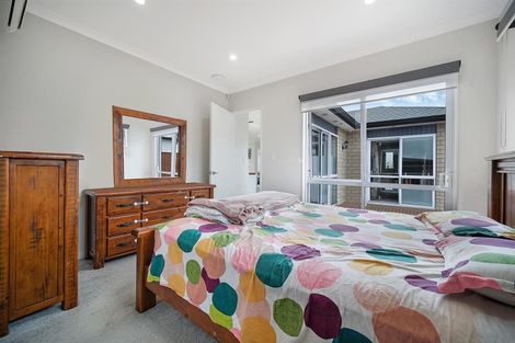 Photo of property in 1 Tuwhare Street, Papakura, 2110