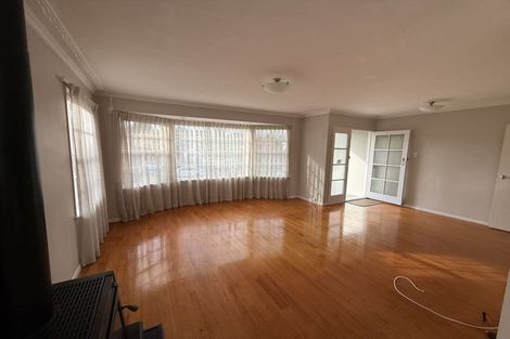 Photo of property in 69 La Rosa Street, Green Bay, Auckland, 0604