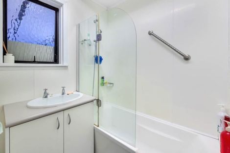 Photo of property in 12 Salas Place, Papakura, 2110