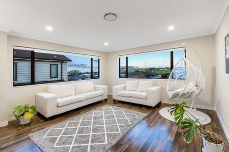 Photo of property in 17 Tawatawa Street, Long Bay, Auckland, 0630