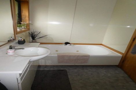 Photo of property in 22 Liverton Crescent, Bishopdale, Christchurch, 8053