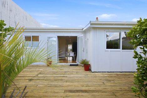 Photo of property in 35 Hine Street, New Plymouth, 4310