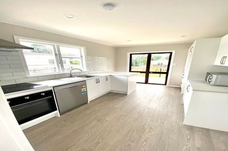 Photo of property in 11 Awatea Avenue, Paraparaumu, 5032