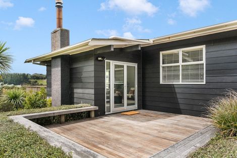 Photo of property in 307 Ruakokoputuna Road, Ruakokoputuna, Martinborough, 5781