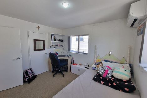 Photo of property in 26 Brashier Circle, Sunnyvale, Auckland, 0612