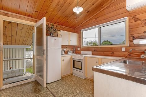 Photo of property in 15 Root Street, Gisborne, 4010