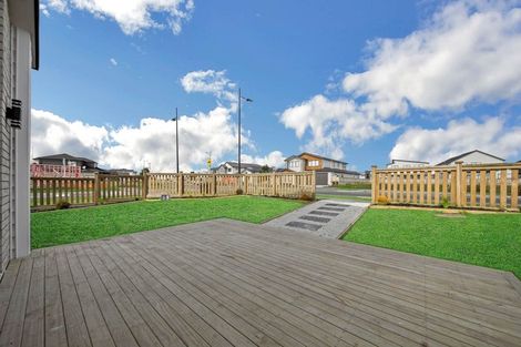 Photo of property in 2 Ritetai Street, Clarks Beach, 2122