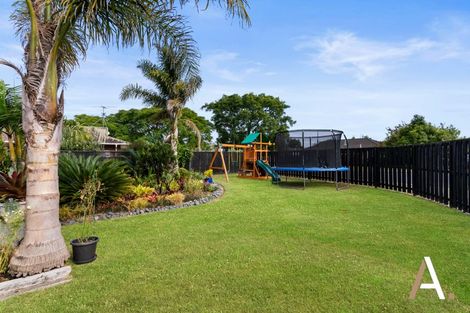 Photo of property in 13 Ross Martin Court, Conifer Grove, Takanini, 2112