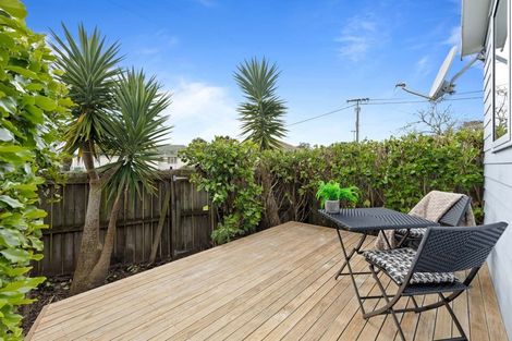 Photo of property in 42 Philomel Crescent, Bayswater, Auckland, 0622