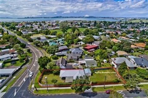 Photo of property in 57 Yeovil Road, Te Atatu Peninsula, Auckland, 0610