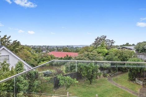 Photo of property in 30a Geoffrey Road, Torbay, Auckland, 0630