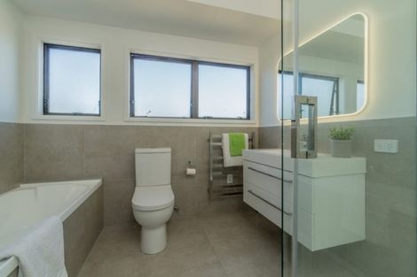 Photo of property in 11 Forster Place, West Harbour, Auckland, 0618