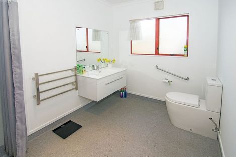 Photo of property in 1 Garrison Street, Carterton, 5713