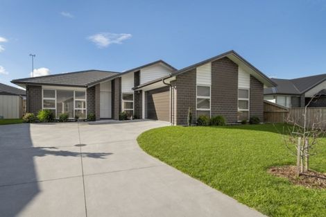 Photo of property in 15 Kahuparere Crescent, Pyes Pa, Tauranga, 3112