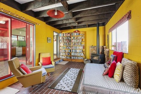 Photo of property in 124 Sutherland Road, Melrose, Wellington, 6023