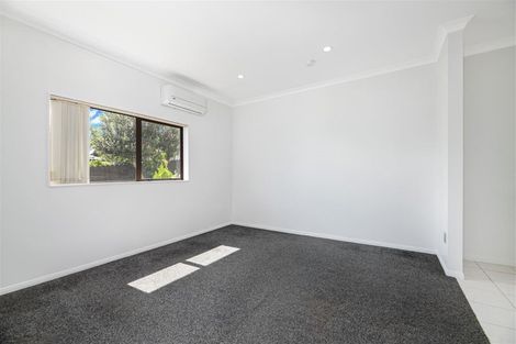 Photo of property in 76 San Valentino Drive, Henderson, Auckland, 0612