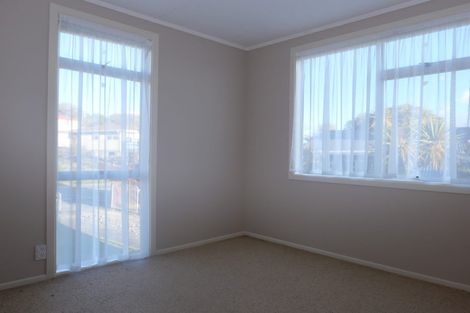 Photo of property in 115 Gloaming Hill, Titahi Bay, Porirua, 5022