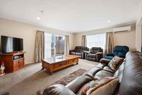 Photo of property in 1/242 Botany Road, Golflands, Auckland, 2013
