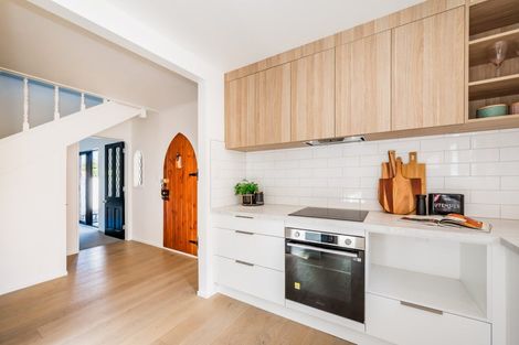 Photo of property in 10 Kakariki Grove, Waikanae, 5036