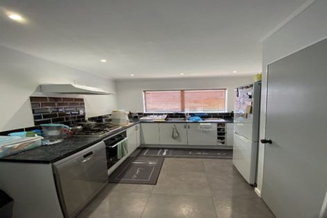 Photo of property in 33 Omapere Street, Whitby, Porirua, 5024