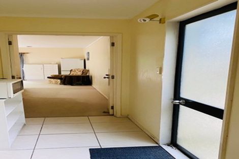 Photo of property in 211 Chelsea View Drive, Chatswood, Auckland, 0626