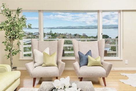 Photo of property in 6 Montgomery Crescent, Cockle Bay, Auckland, 2014