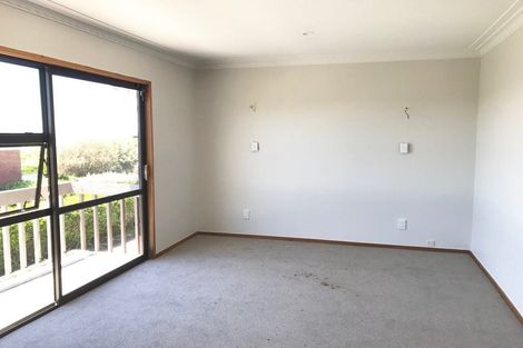 Photo of property in 1/150 Beach Road, Campbells Bay, Auckland, 0630