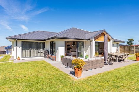 Photo of property in 25 Tirimoana Place, Otamatea, Whanganui, 4501