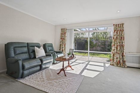 Photo of property in 4 Wardour Mews, Avonhead, Christchurch, 8042