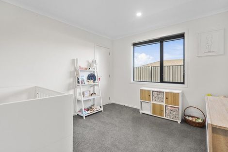 Photo of property in 16 Austin Reid Avenue, Carterton, 5713