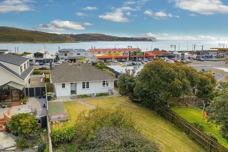 Photo of property in 136 Mana Esplanade, Paremata, Porirua, 5026