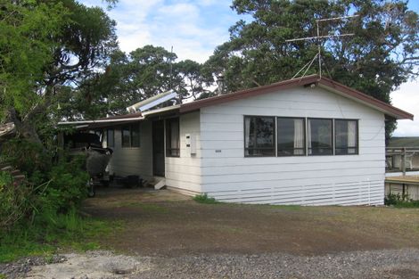 Photo of property in 1585 Wyuna Bay Road, Wyuna Bay, Coromandel, 3581